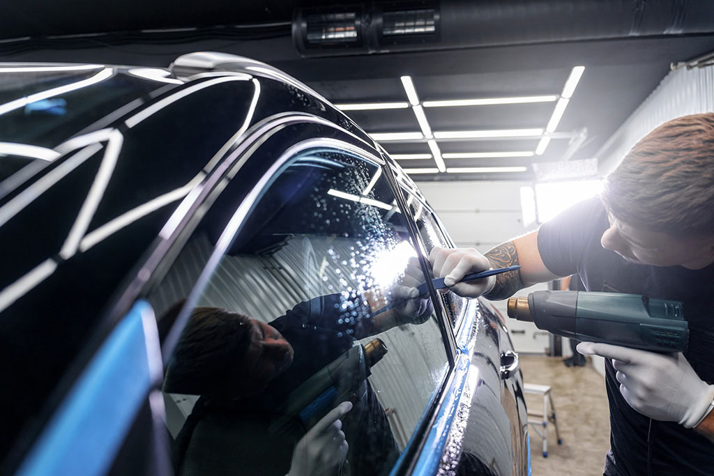 Customer reviewing a windshield insurance claim with Ottawa Auto Glass staff